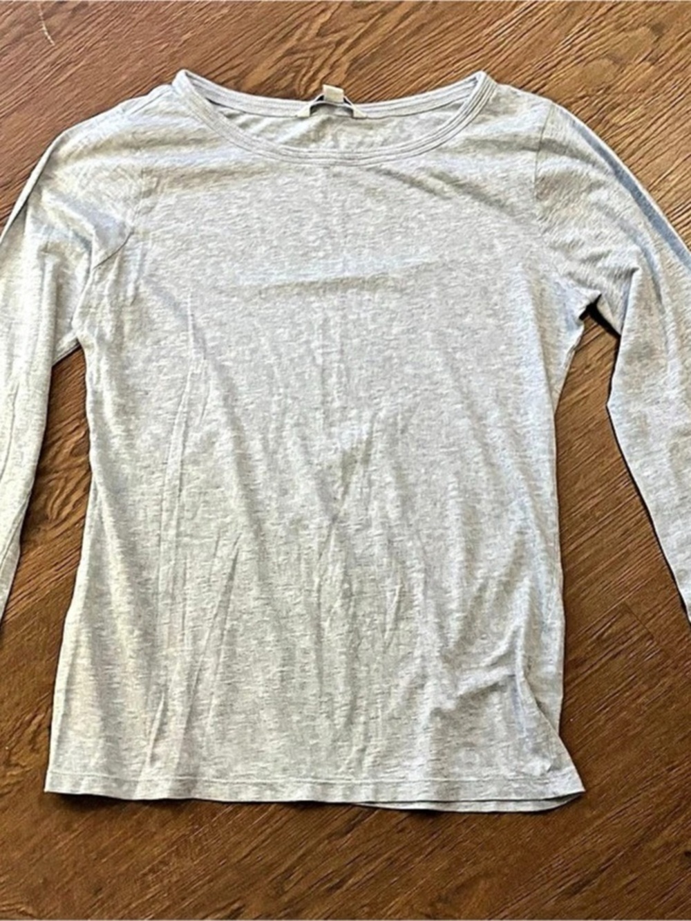 Banana Republic Long Sleeve Tee in Gray Size Medium